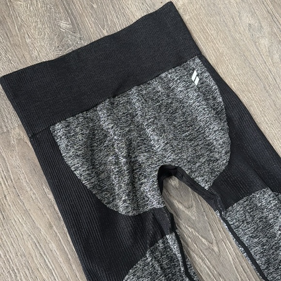 Doyoueven black/grey IMPACT seamless workout pants - Picture 2 of 5